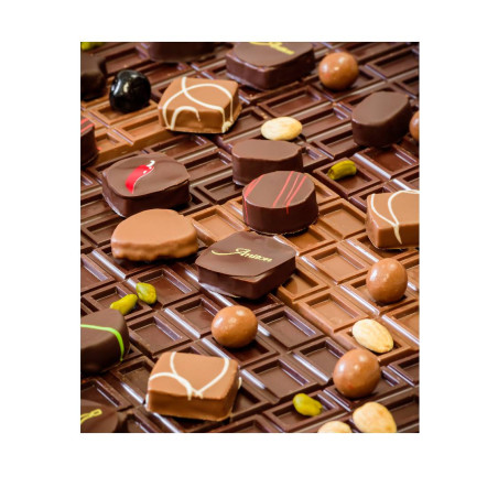 Boite de chocolats Lait et Noir, ganache, praliné, pâte d'amande